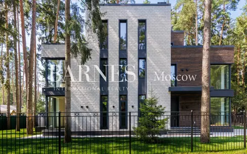 3-этажный коттедж 380 м² с отделкой