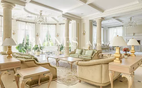 2-этажный коттедж 2 400 м² с отделкой