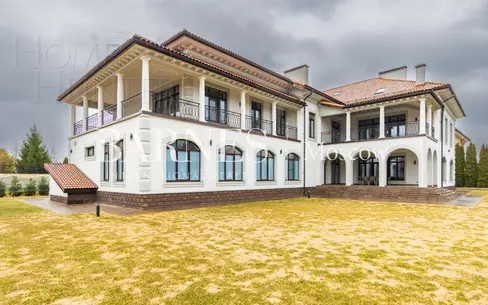 2-этажный коттедж 1 327 м² с отделкой