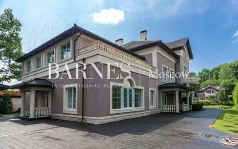 3-этажный коттедж 1 162 м² с отделкой