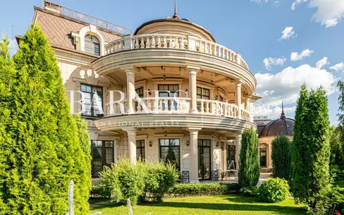 2-этажный коттедж 2 400 м² с отделкой