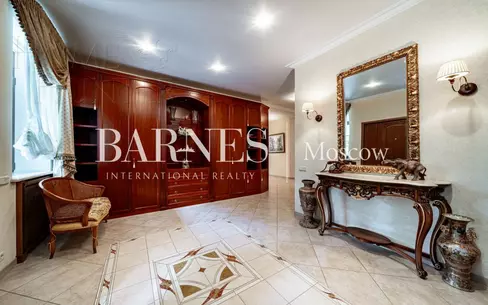 3-этажный коттедж 633 м² с отделкой