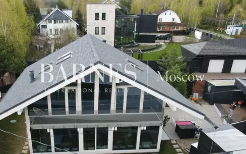 2-этажный коттедж 261 м² с отделкой