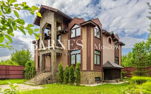 2-этажный коттедж 320 м² с отделкой