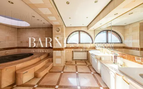 2-этажный коттедж 600 м² без отделки