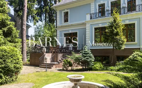 2-этажный коттедж 782.7 м² с отделкой