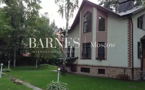 3-этажный коттедж 400 м² с отделкой