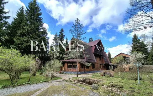 3-этажный коттедж 650 м² с отделкой