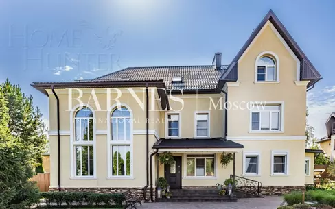 3-этажный коттедж 550 м² с отделкой