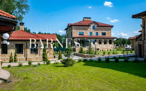 2-этажный коттедж 2 800 м² без отделки