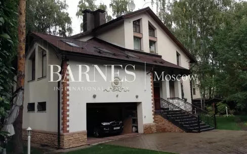 3-этажный коттедж 400 м² с отделкой