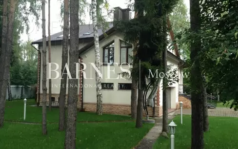 3-этажный коттедж 400 м² с отделкой