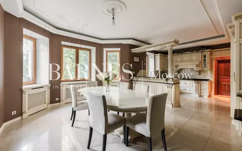 2-этажный коттедж 696 м² с отделкой