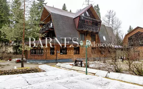 3-этажный коттедж 650 м² с отделкой