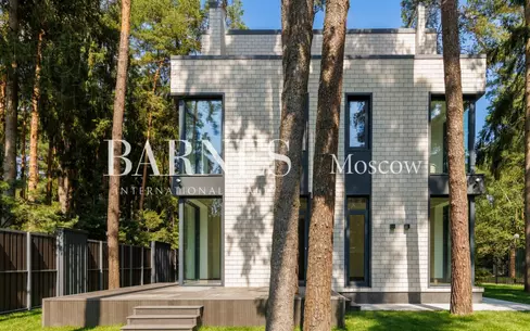 3-этажный коттедж 380 м² с отделкой