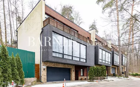 3-этажный таунхаус 430 м² с отделкой