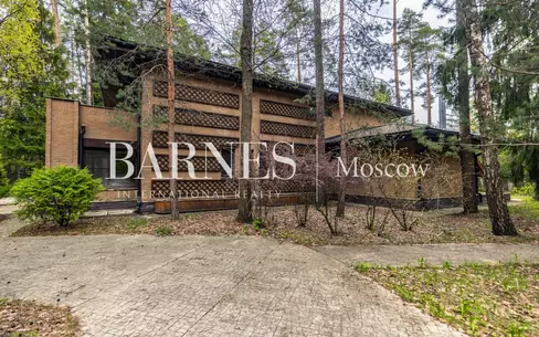 2-этажный коттедж 320 м² с отделкой
