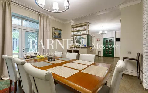 2-этажный коттедж 1 150 м² с отделкой