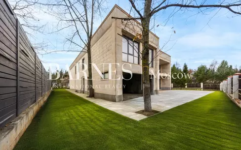 2-этажный коттедж 830 м² без отделки