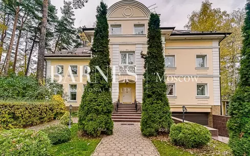 3-этажный коттедж 740 м² с отделкой