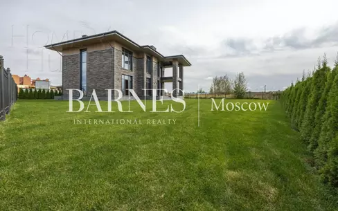 2-этажный коттедж 460 м² без отделки