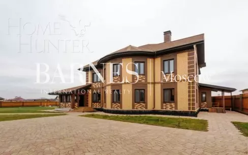 3-этажный коттедж 1 240 м² с отделкой