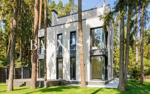 3-этажный коттедж 380 м² с отделкой