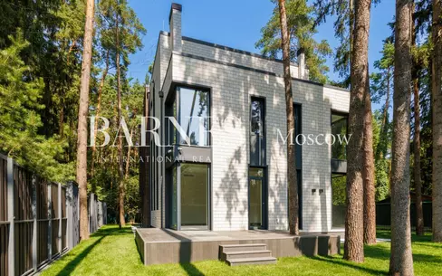 3-этажный коттедж 380 м² с отделкой