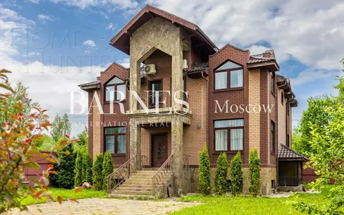 2-этажный коттедж 320 м² с отделкой