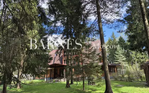 3-этажный коттедж 650 м² с отделкой