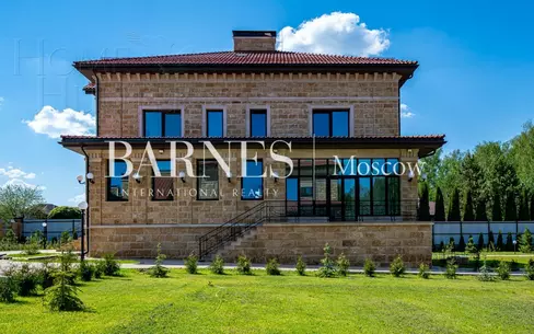 2-этажный коттедж 2 800 м² без отделки