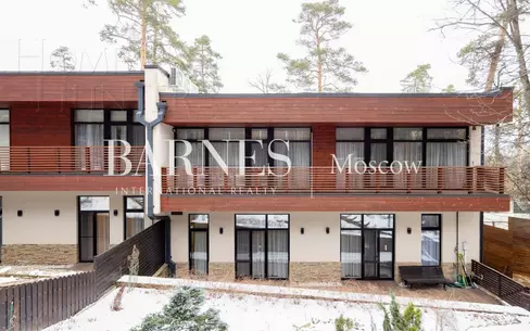3-этажный таунхаус 430 м² с отделкой