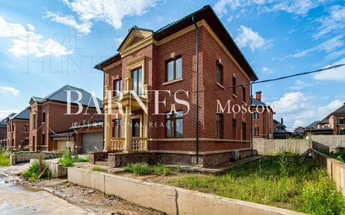 2-этажный коттедж 335 м² с отделкой