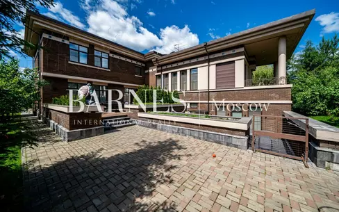 2-этажный коттедж 550 м² с отделкой