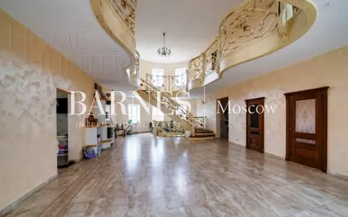 3-этажный коттедж 1 240 м² с отделкой