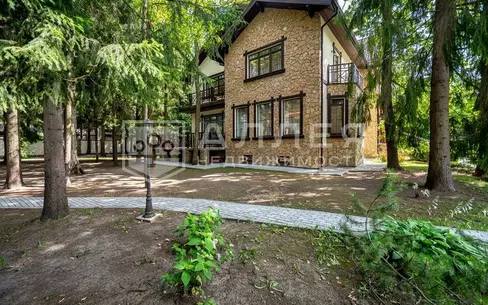 3-этажный коттедж 633 м² с отделкой