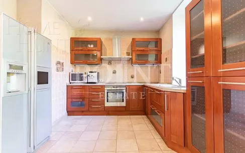 3-этажный коттедж 350 м² с отделкой