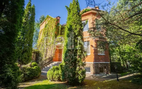 3-этажный коттедж 350 м² с отделкой