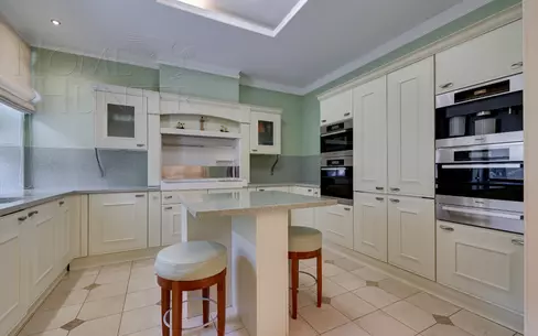 2-этажный коттедж 550 м² с отделкой