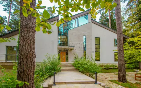 2-этажный коттедж 891 м² с отделкой