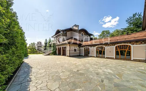 2-этажный коттедж 1 350 м² с отделкой
