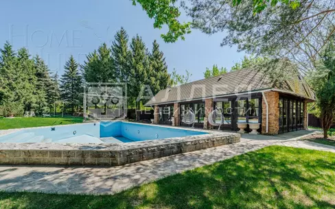 3-этажный коттедж 600 м² с отделкой