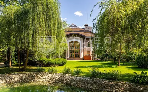 2-этажный коттедж 1 350 м² с отделкой