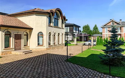 2-этажный коттедж 400 м² с отделкой