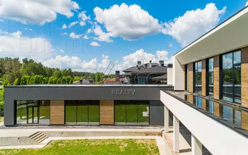 2-этажный коттедж 1 200 м² без отделки