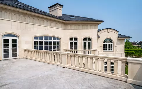 3-этажный коттедж 1 200 м² без отделки