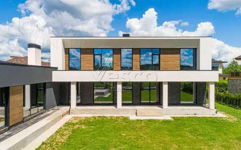 2-этажный коттедж 1 200 м² без отделки