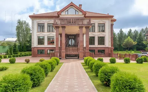 4-этажный коттедж 3 050 м² с отделкой