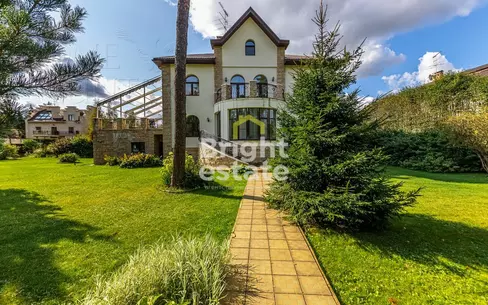 3-этажный коттедж 600 м² с отделкой