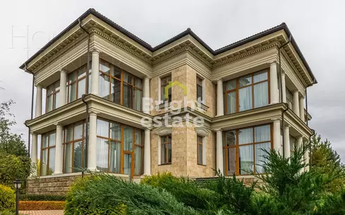 2-этажный коттедж 1 250 м² с отделкой